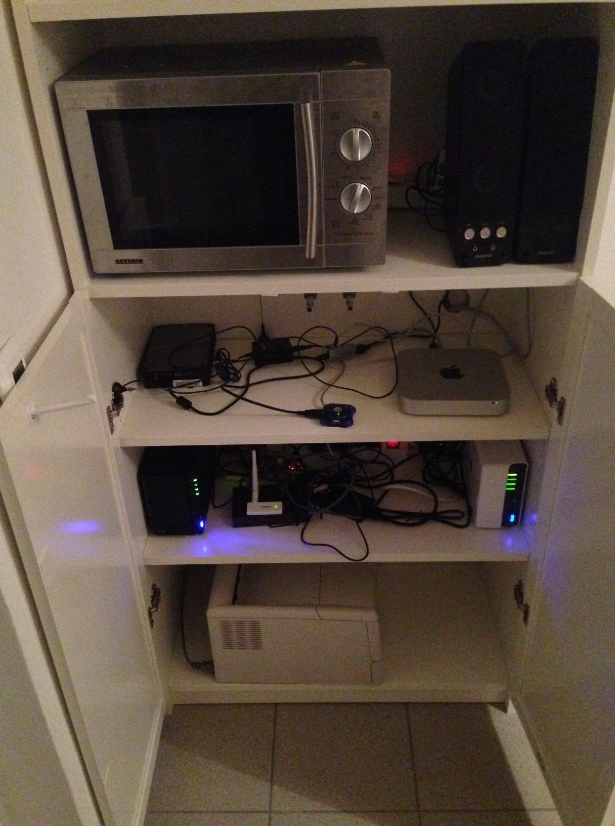 /schnipsel/201309-sep-2013/18-unser-neuer-kuechen-serverschrank/Foto 2.JPG